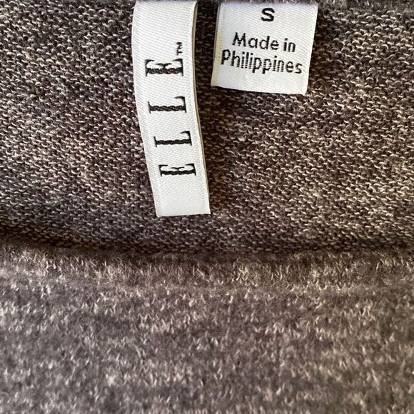 Elle Gray Women’s Sweater With Ruffled Sleeves, Size Small - Picture 4 of 4